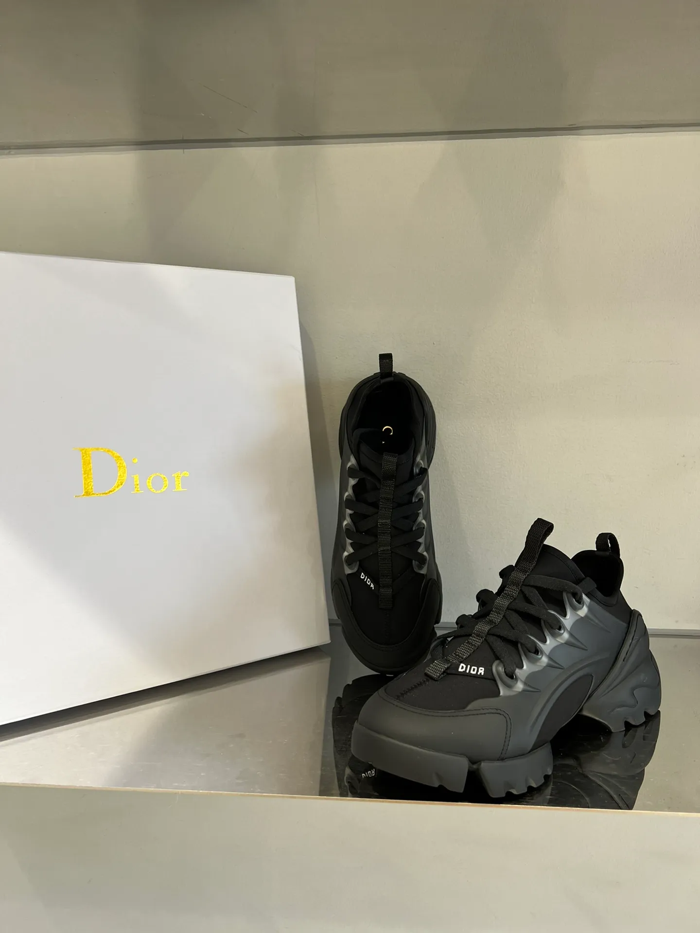 👟👟Ex-factory price 460👟👟 Dior dad shoes 🤓Super flattering footwear! High-density original jacquard ➕T👟👟Ex-factory price U original outsole! Sisters with wide feet must not have any misunderstandings about him! Even chubby feet like mine look slender when wearing them! Size: 35～40 (40 is custom-made and non-returnable) All sizes and colors are available in stock
